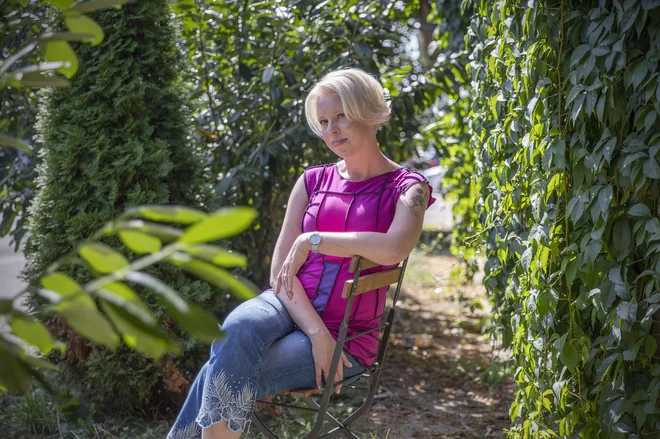 Urška Klakočar Zupančič pravi, da se še nima za pravo pisateljico, saj je <em>Gretin greh</em> njen prvenec. FOTO: Leon Vidic/Delo