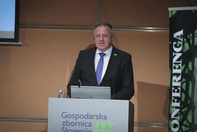 Zdravko Počivalšek, minister za gospodarstvo, je poudaril, da je glavna naloga ministrstva absolutna podpora in pomoč gospodarstvu. FOTO: Jože Suhadolnik/Delo