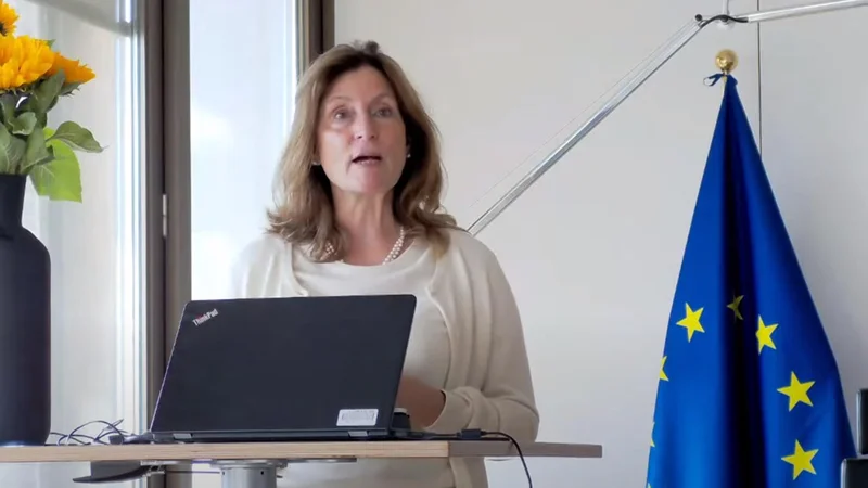 Fotografija: Osrednja govorka na konferenci Kerstin Jorna, generalna direktorica generalnega direktorata Evropske komisije za notranji trg, industrijo, podjetništvo ter mala in srednja podjetja FOTO: Jože Suhadolnik/Delo
