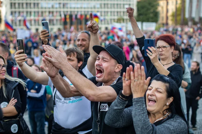 Pri varovanju so sodelovale različne policijske enote policijskih uprav, posebna enota, konjenica, policisti vodniki službenih psov, specialna enota, letalska policijska enota ter Center za varovanje in zaščito. FOTO: Voranc Vogel/Delo