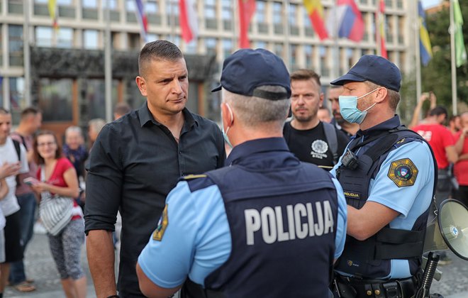 Zoran Stevanović na enem od prejšnjih protestov. FOTO: Blaž Samec/Delo