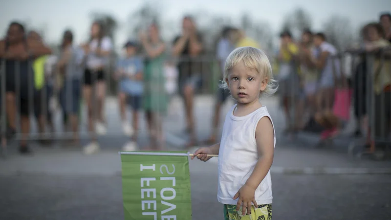 Sprostimo tisto otroško plat naše biti, ki jo vsak dan znova v hitrem življenjskem tempu nepredušno zapiramo. Tudi naša lastna otroškost, radoživost, je vir moči. FOTO: Jure Eržen