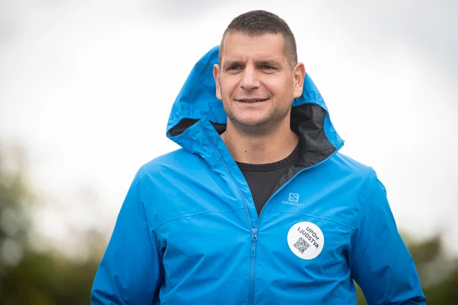 Zoran Stevanović je danes za krajši čas že zapustil policijske prostore, saj je bil navzoč ob hišni preiskavi. FOTO: Jure Makovec/AFP