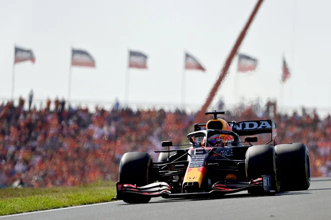 Red Bullov nizozemski zvezdnik Max Verstappen med domačo dirko v Zandvoortu blizu Amsterdama. FOTO: Andrej Isaković/AFP