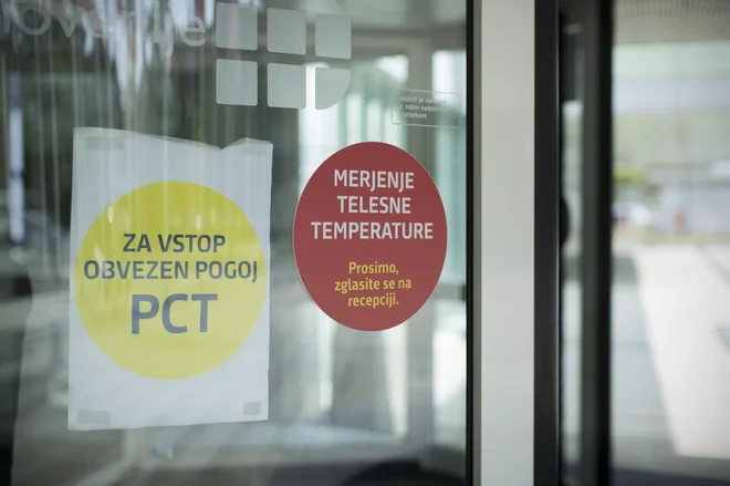 &raquo;Če se ne bi odločili za PCT, je bila druga možnost zaprtje države, česar si nismo mogli privoščiti,&laquo; je rekel minister. FOTO: Jure Eržen