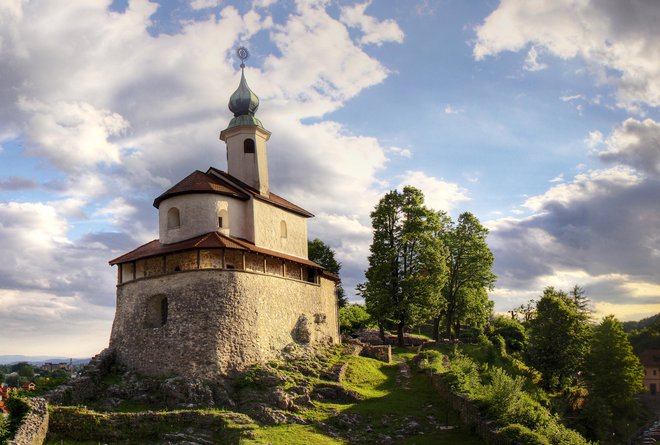 Mali grad je ena bolj prepoznavnih točk v Kamniku. Foto Aleš Senožetnik