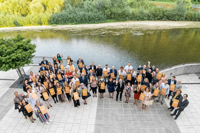 Odzivi zaposlenih v podjetjih in organizacijah na prejetje certifikata so izjemno pozitivni, saj v tem vidijo potrditev in motivacijo za delo v prihodnje. FOTO: Matic Kremzar