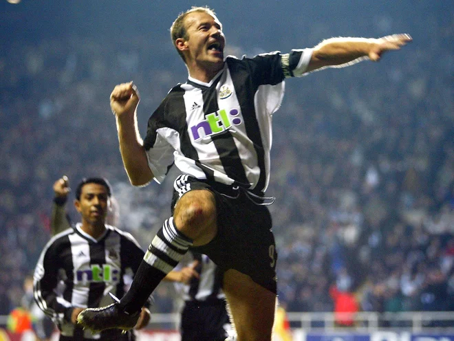 Alan Shearer je legenda Newcastla, pred štadionom St. James&#39;s Park stoji njegov spomenik. FOTO: Odd Andersen/AFP