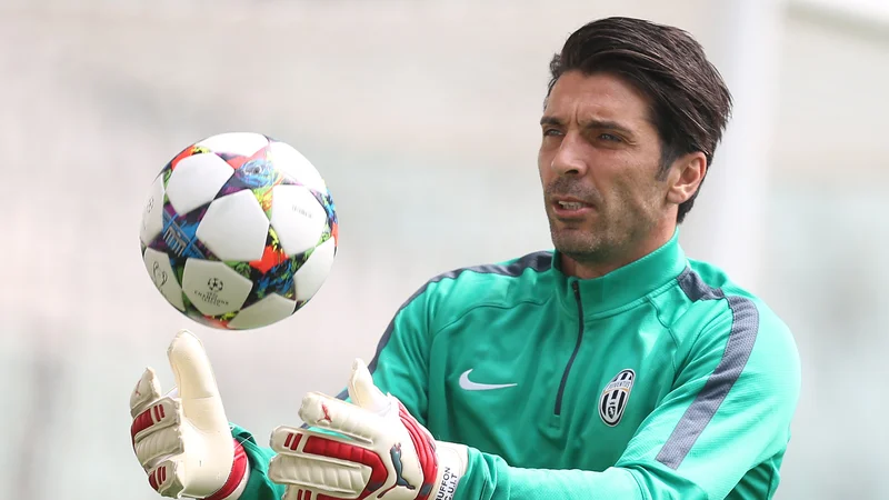 Fotografija: Gianluigi Buffon je 9. oktobra 2004 poražen zapustil celjsko Areno Petrol. FOTO: Marco Bertorello/AFP