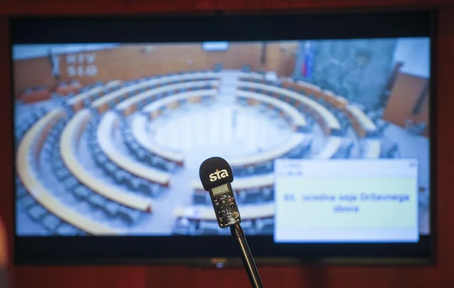 Predloga priporočil o tem, naj vlada zagotovi financiranje javne službe STA, pristojni odbor za kulturo z neodločenim glasovanjem v četrtek ni podprl, zato DZ o njem ne bo glasoval. FOTO: Jože Suhadolnik/Delo