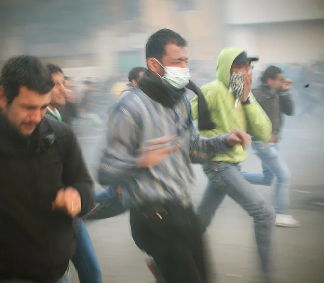 Uporaba solzivca v vojni je prepovedana, uporaba nad civilisti pa vse pogostejša. FOTO: Eržen Jure/Delo