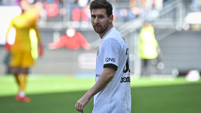 Fotografija: Lionel Messi je v francoski prestolnici še vedno malce izgubljen. FOTO: Loic Venance/AFP