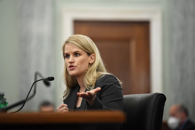 Nekdanja zaposlena, Frances Haugen, je v začetku tedna Facebook pred ameriškim kongresom obtožila zavestnega širjenja dezinformacij v škodo otrok, najstnikov in drugih. Foto Matt McClain/Pool via Reuters