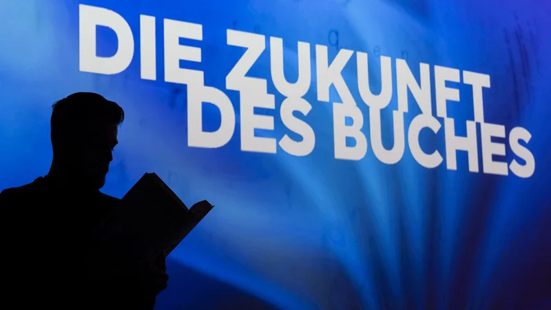Fotografija: Na vprašanja z lanskega frankfurtskega knjižnega sejma o prihodnosti knjige bodo odgovarjali tudi na letošnjem, ki bo znova potekal na sejmišču, ne le na spletu. Foto Marc Jacquemin/Frankfurter Buchmesse