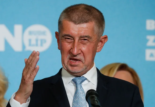 Češki premier Andrej Babiš se je po porazu stranke Ano sestal z bolehnim predsednikom države Milošem Zemanom. FOTO: Bernadett Szabo/Reuters