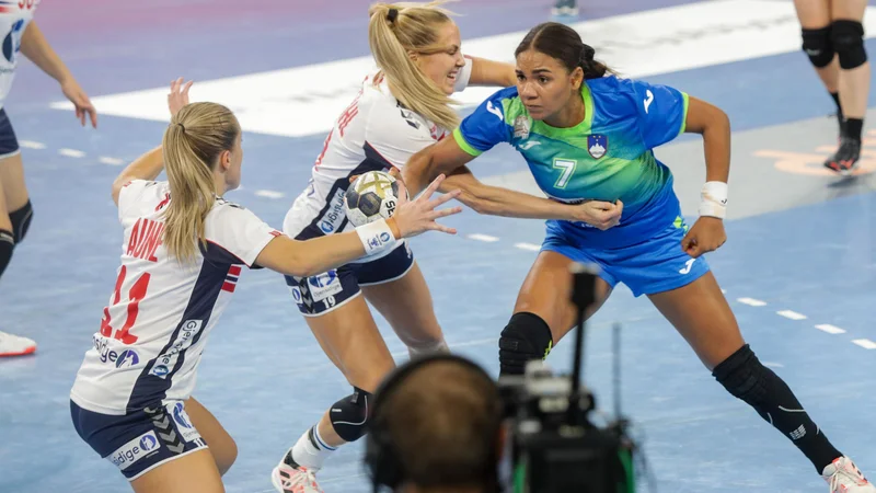 Fotografija: Liza Omoregie je poživila slovenski napad. FOTO: Voranc Vogel