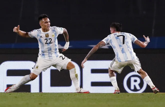 Lautaro Martinez in Rodrigo De Paul, strelca drugega in tretjega gola v derbiju proti Urugvaju, sta potrdila besede Lionela Messija o vse boljši Argetnini. FOTO: Agustin Marcarian/Reuters