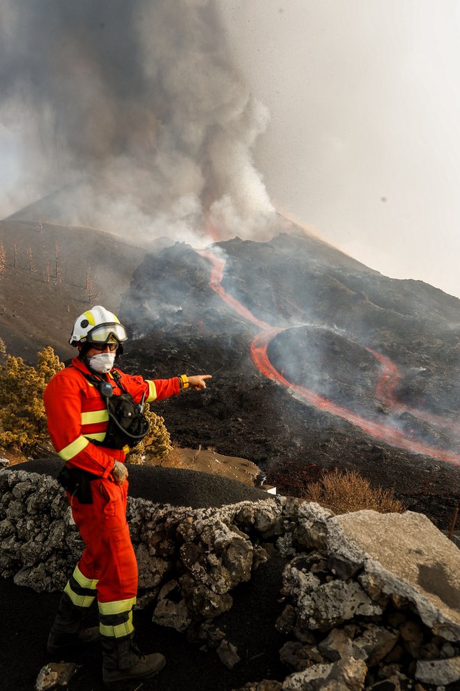 Konec tedna se je sesedel del ognjenika. Foto Luismi Ortiz/AFP