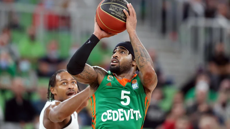 Fotografija: Marcus Keene je bolje zadeval kot organiziral igro. FOTO: Jože Suhadolnik/Delo