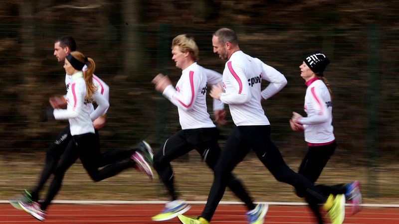 Fotografija: Tekaški copati za hitre treninge in tekme, seveda tudi za maraton. FOTO: Uroš Hočevar/Delo