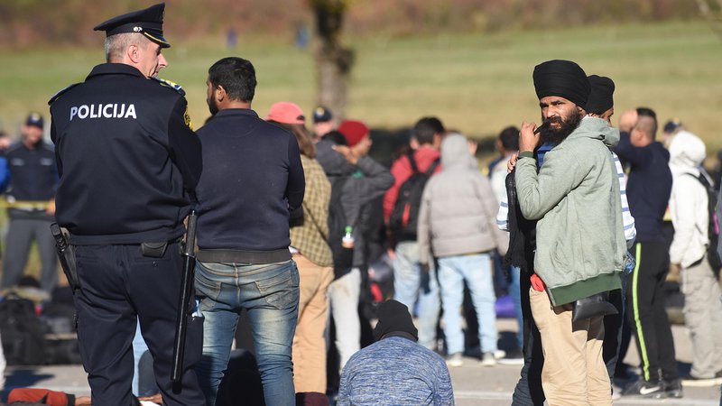Fotografija: Hrvaška policija je že nekaj let deležna resnih obtožb zaradi nezakonitega nasilnega vračanja migrantov čez mejo. FOTO: Robert Fajt/Cropix