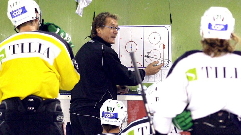 Fotografija: Finski strokovnjak Hannu Järvenpää je Olimpijine hokejiste vodil do številnih zmag.FOTO: Roman Šipić/Delo
