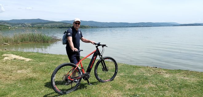 Ob Trasimenskem jezeru s kolesom

