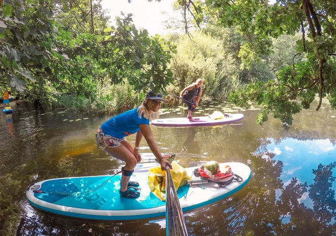 Očiščevalna akcija na Rinži. FOTO: #SUPportCleanWaters
