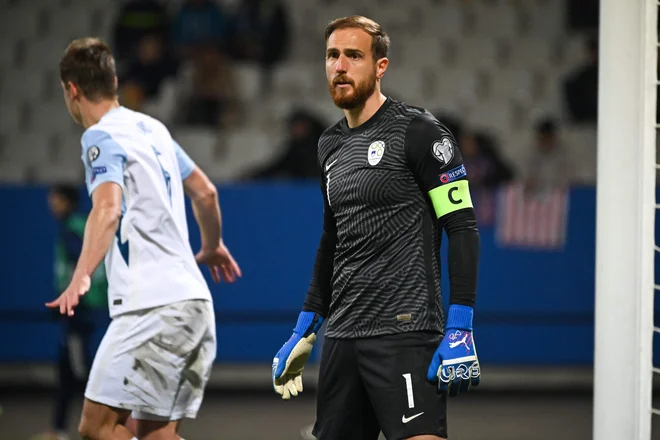 Slovenski kapetan Jan Oblak je prejel devet golov na osmih tekmah, s takšno uspešnostjo se lahko od vratarjev, ki so odigrali vse kvalifikacijske dvoboje, pohvali tudi Romun Florin Niță. FOTO: Jure Makovec/AFP
