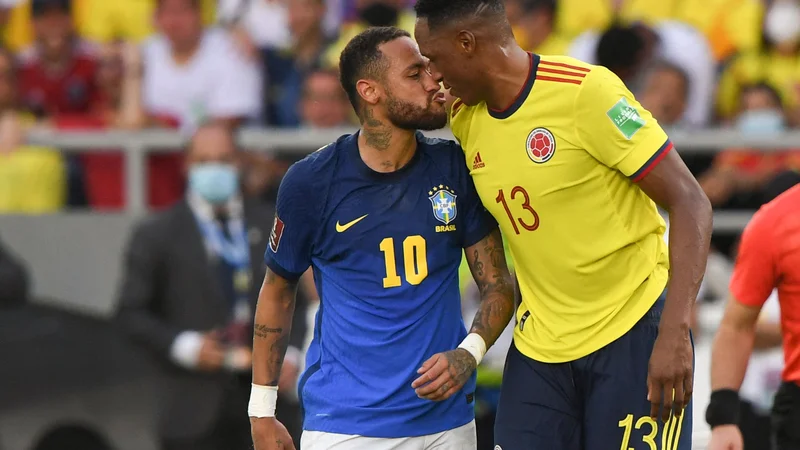 Fotografija: Neymar (levo) je med tekmo s Kolumbijo nase še najbolj opozoril, ko se je sporekel s svojim starim rivalom Yerryjem Mino. FOTO: Juan Barreto/AFP