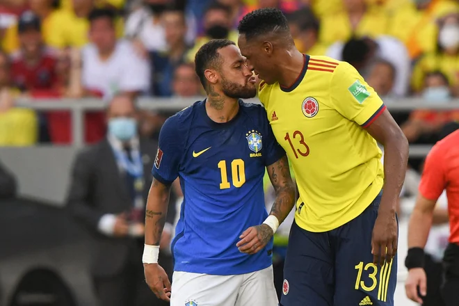 Neymar (levo) je med tekmo s Kolumbijo nase še najbolj opozoril, ko se je sporekel s svojim starim rivalom Yerryjem Mino.&nbsp;FOTO: Juan Barreto/AFP
