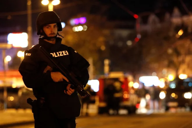Preiskava lanskega terorističnega napada na Dunaju vodi tudi v Slovenijo. FOTO: Reuters
