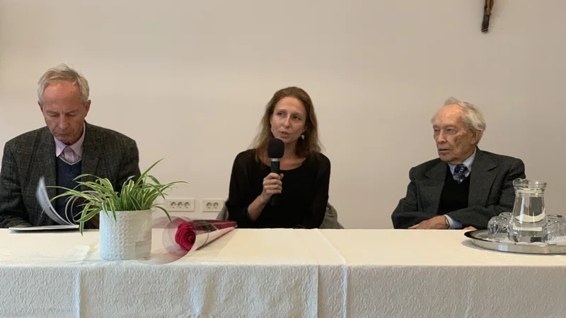 Fotografija: Edvard Kovač, Vesna Cestnik Tehovnik in Henrik Neubauer med predstavitvijo najnovejše izdaje Foto Andrej Predin