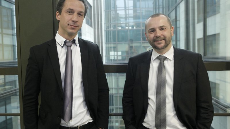 Fotografija: Ciljna velikost sklada je 80 milijonov evrov v pol leta, pravita Rok Ambrožič (levo) in Miha Štepec, partnerja v Alfi PD. FOTO: Mavric Pivk/Delo
