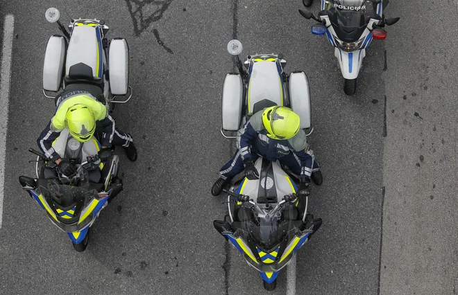 Policisti preiskujejo umor. FOTO: Blaž Samec/Delo