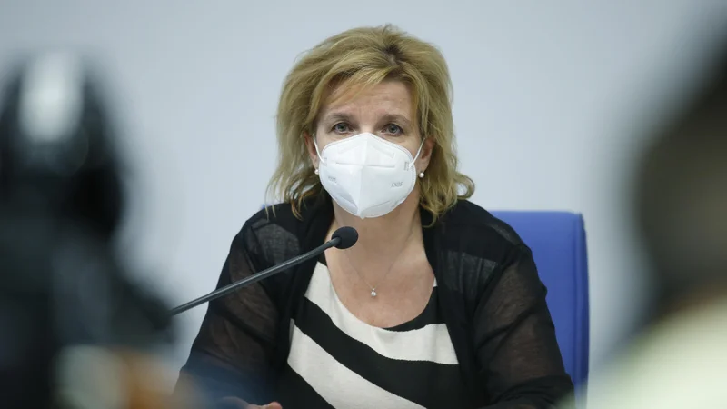 Fotografija: Bojana Beović je izpostavila, da protitelesa zaenkrat ne veljajo kot dokaz zaščite po preboleli bolezni. FOTO: Jože Suhadolnik/Delo