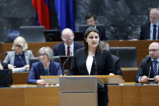 Predsednica preiskovalne komisije Suzana Lep Šimenko (SDS) je imela številne očitke. FOTO:  Uroš Hočevar/Delo
