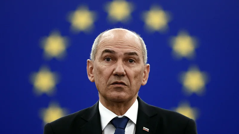 Fotografija: Janez Janša je člane delegacije tako ostro napadal na twitterju, da ga je predsednik evropskega parlamenta David Sassoli pozval, naj nujno neha. FOTO: Christian Hartmann/AFP