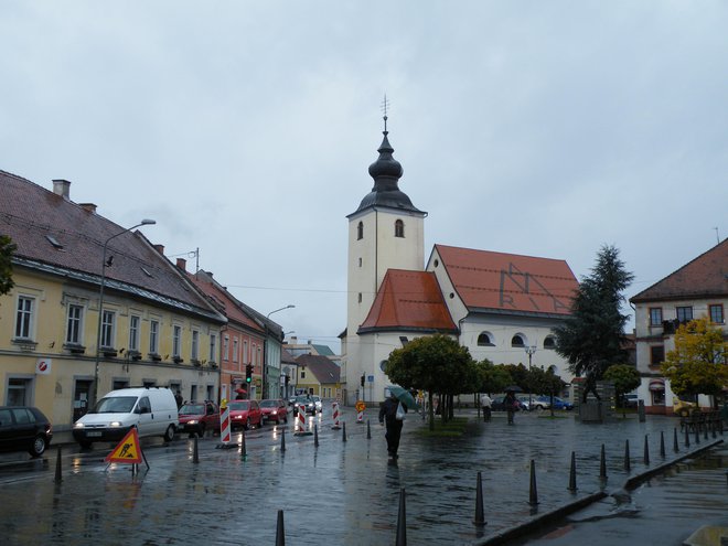 Na osrednjem trgu v Slovenski Bistrici je nekdanja samostanska cerkev. FOTO: Vane Fortič
