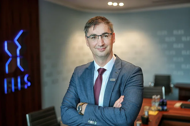 Za čim večji izkoristek modernih tehnologij moraš dobro poznati strateške cilje organizacije in operativne težave, poudarja Uroš Kerin. FOTO: Blaž Samec/Delo
