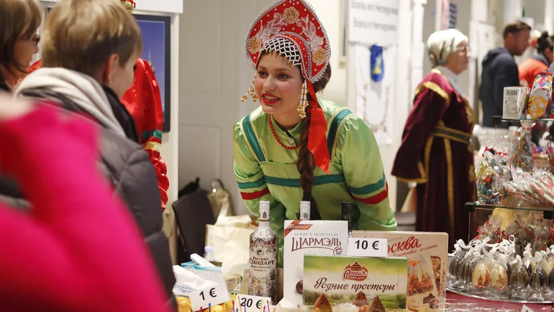 Fotografija: Bazar je minula leta potekal na začetku decembra. Lani je odpadel zaradi epidemije, letos so ga prestavili na oktober. FOTO: Leon Vidic/Delo