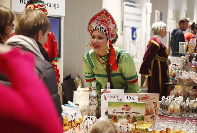 Bazar je minula leta potekal na začetku decembra. Lani je odpadel &shy;zaradi epidemije, letos so ga prestavili na oktober. FOTO: Leon Vidic/Delo
