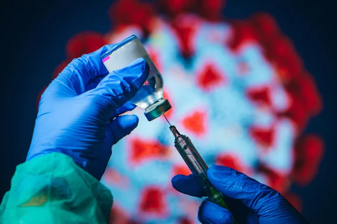 Cepivo Johnson & Johnson naj bi povzročalo več stranskih učinkov. FOTO: Stockphoto

