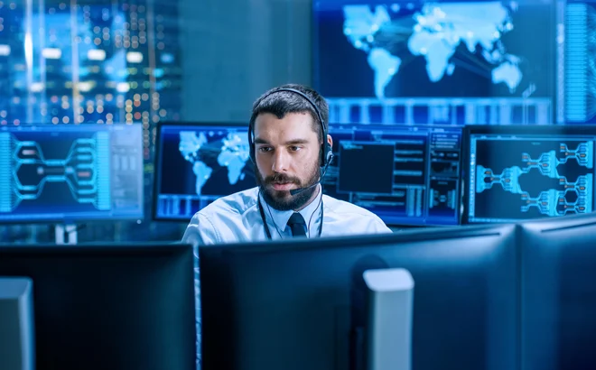 Telekom Slovenije s svojim sodobnim Operativnim centrom kibernetske varnosti skrbi za kibernetsko varnost. FOTO: Shutterstock