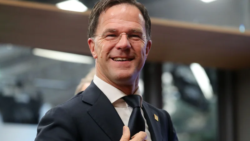 Fotografija: Nizozemski premier Mark Rutte se je zapletel v tviterski prepir s slovenskim kolegom Janezom Janšo. FOTO: Ludovic Marin/AFP
