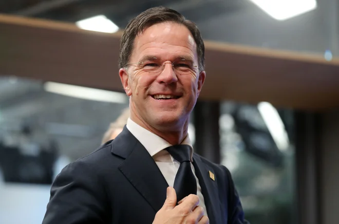 Nizozemski premier Mark Rutte se je zapletel v tviterski prepir s slovenskim kolegom Janezom Janšo. FOTO: Ludovic Marin/AFP
