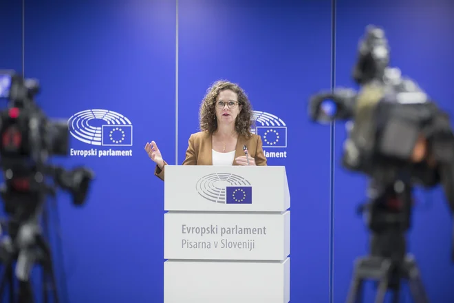 Sophia in &#39;t Veld&nbsp;je večkrat dala vedeti, da si je delegacija &raquo;ustvarila široko sliko&laquo; o dogajanju v Sloveniji. Foto: Jure Eržen/Delo
