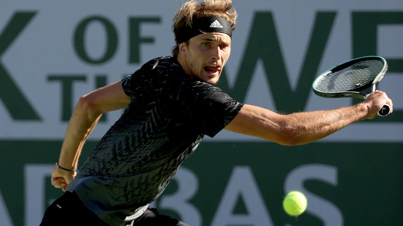 Fotografija: Alexander Zverev med dvobojem s Taylorjem Fritzom na kalifornijskem turnirju. FOTO: Matthew Stockman/AFP