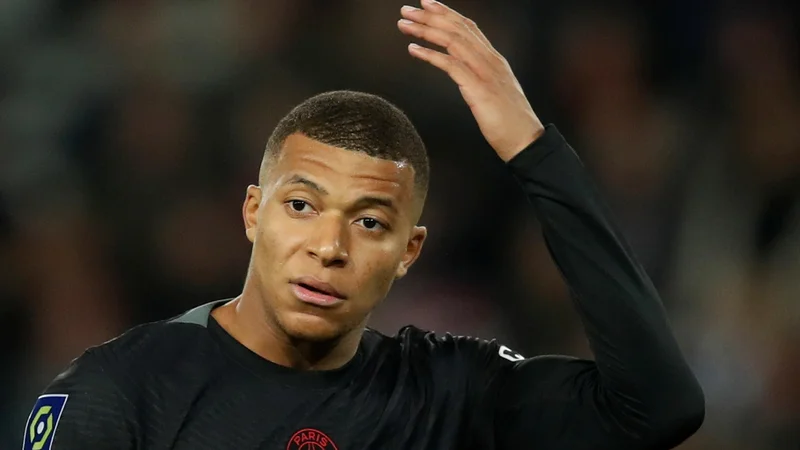 Fotografija: Kylian Mbappe med petkovim dvobojem v Parizu. FOTO: Gonzalo Fuentes/Reuters