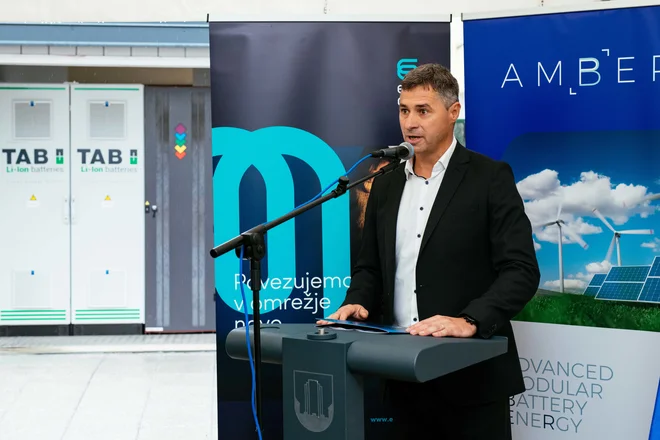 Prvi modularni baterijski hranilnik električne energije je zasnovan na najnovejši tehnologiji baterij, sistema za upravljanja baterije (BMS), pretvornikov in z naprednim krmilnim sistemom ter je v celoti plod domačega znanja. FOTO:Elektro Celje
